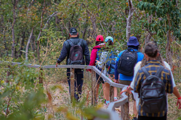 The trail and waterfall tour of Estância Mimosa is led by an accredited and qualified tour guide. During the course, he will guarantee security and provide a series of information about the region of Bonito MS.